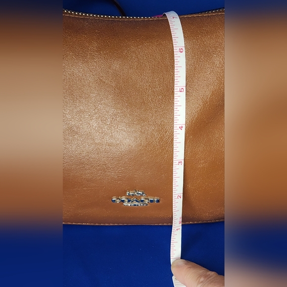 Coach Chelsea Distressed Tan Leather Shoulder Bag - Picture 9 of 14